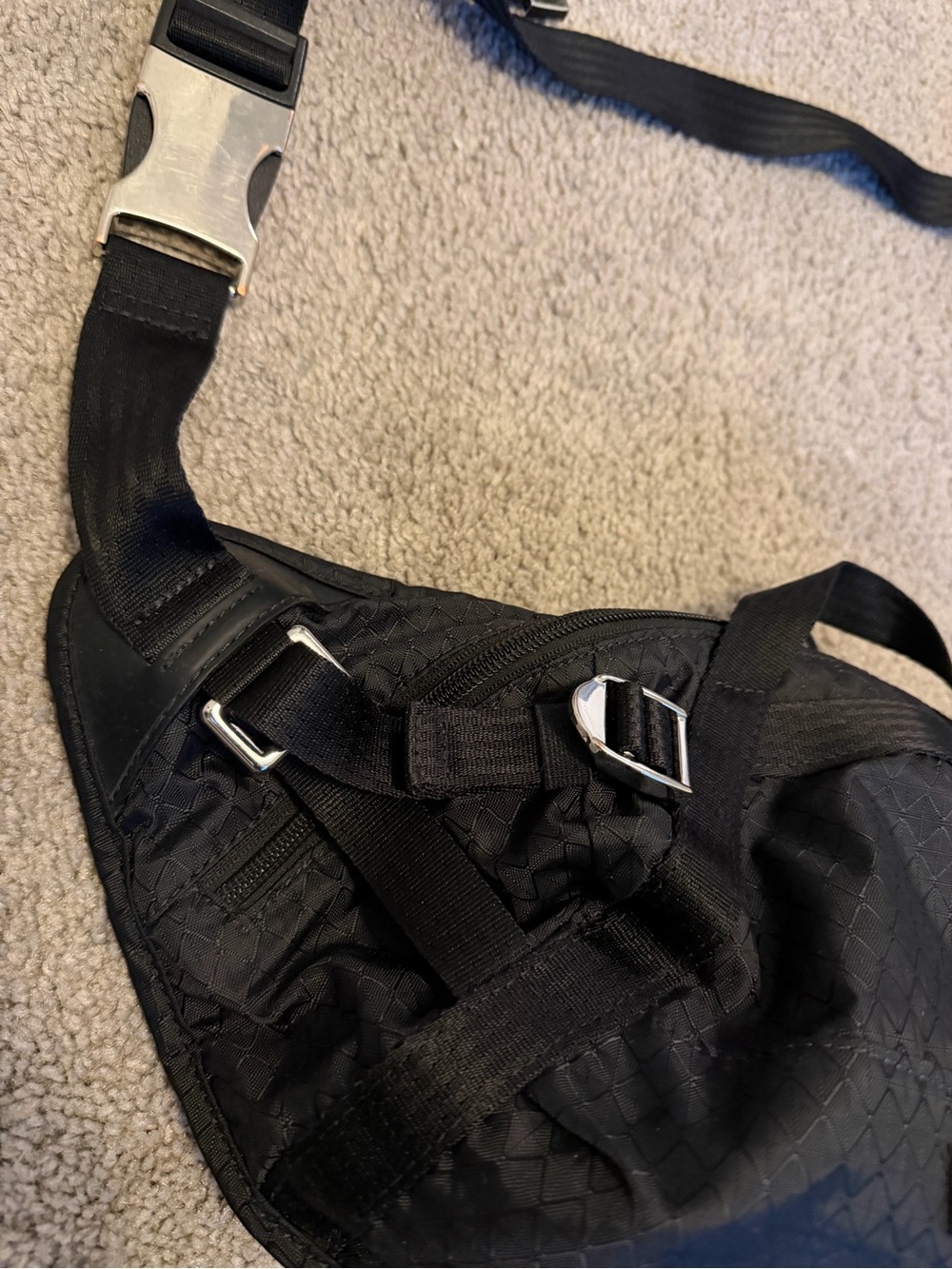 Athleta belt bag black and silver like new - Picture 3 of 6